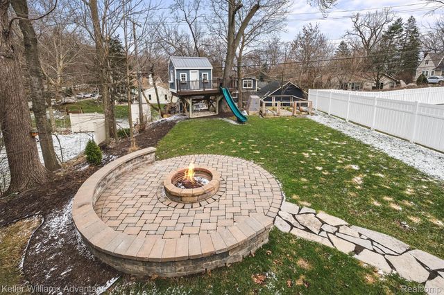 882 N Center Street, Northville, MI 48167