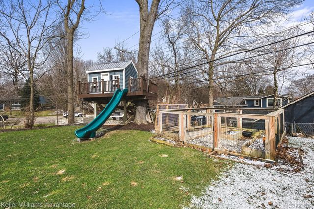 882 N Center Street, Northville, MI 48167