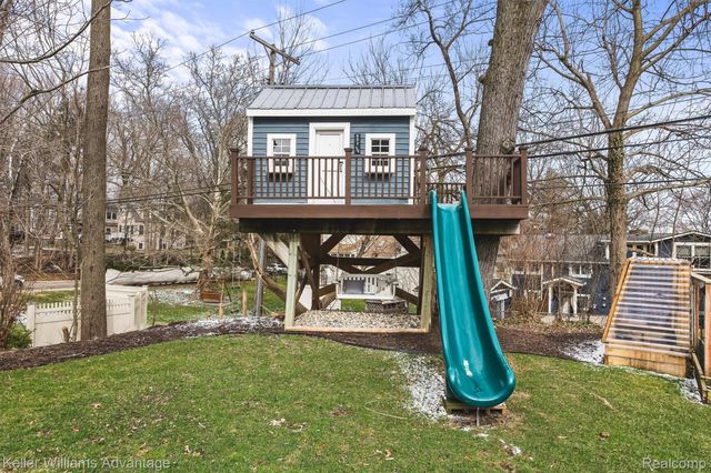 882 N Center Street, Northville, MI 48167