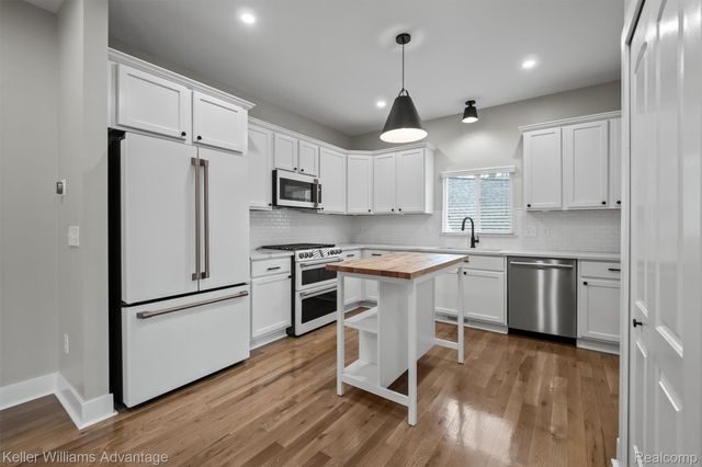 882 N Center Street, Northville, MI 48167