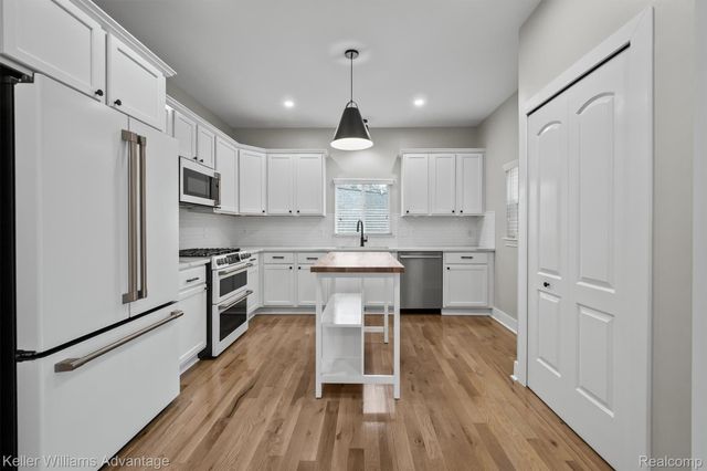 882 N Center Street, Northville, MI 48167