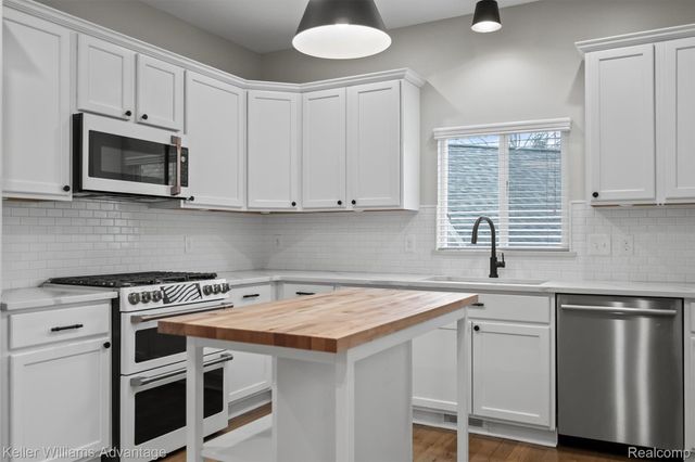 882 N Center Street, Northville, MI 48167