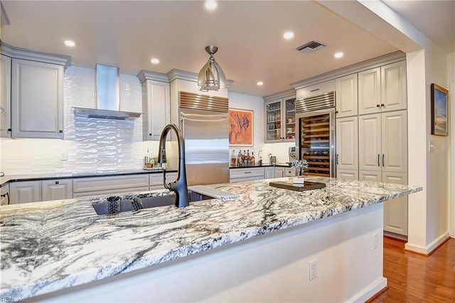 215 Brooke Ave Apt 802, Norfolk, VA 23510