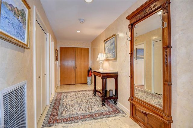 215 Brooke Ave Apt 802, Norfolk, VA 23510