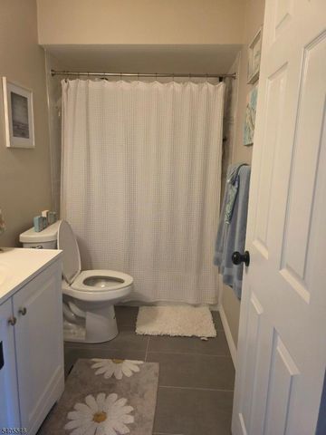 38 Lexington Ln, West Milford Twp., NJ 07480