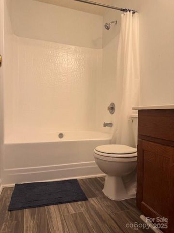8058 Linda Lake Drive, Charlotte, NC 28215