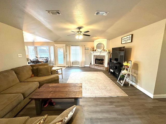 3907 Stevens Street, Plainview, TX 79072