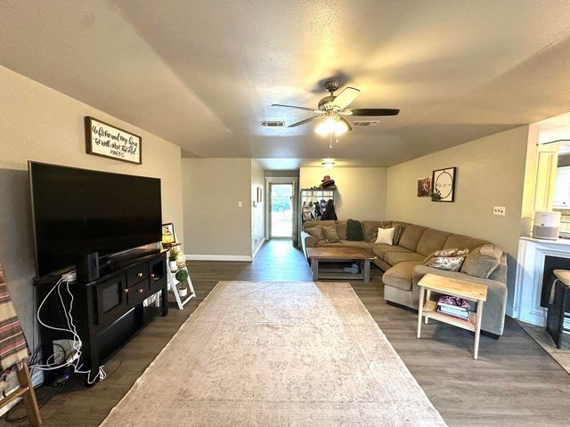 3907 Stevens Street, Plainview, TX 79072