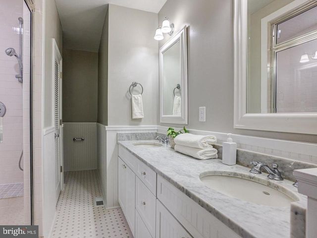 2011 FOUNTAIN ST, Baltimore, MD 21231