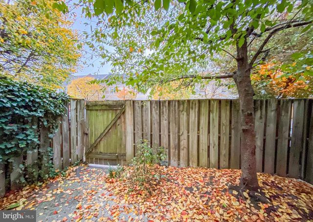 2011 FOUNTAIN ST, Baltimore, MD 21231