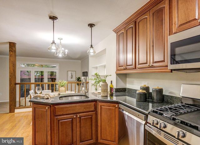 2011 FOUNTAIN ST, Baltimore, MD 21231