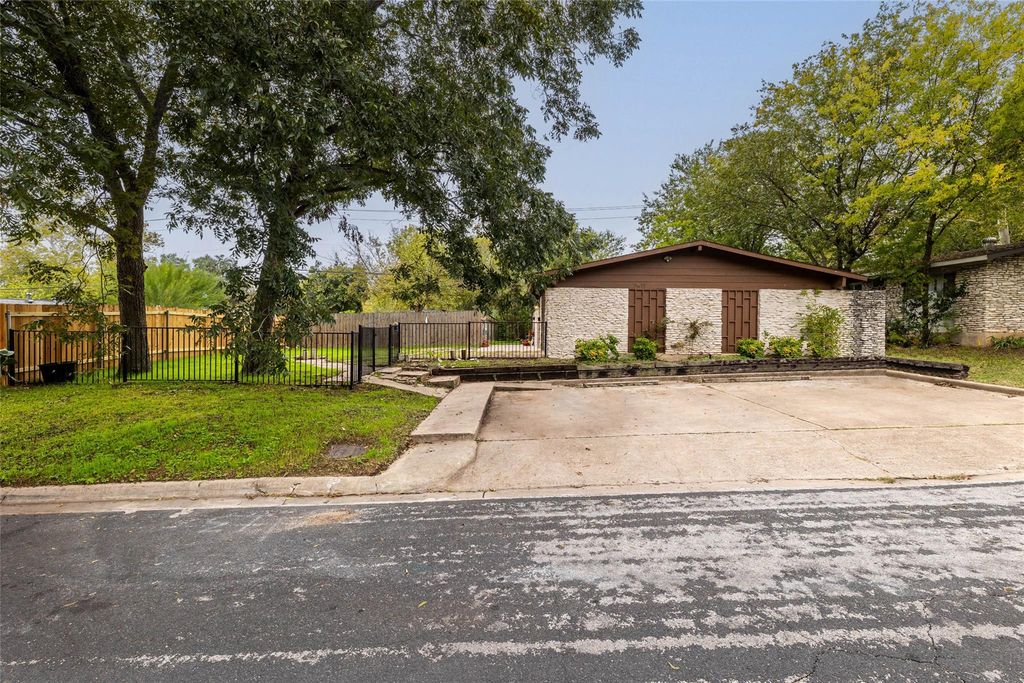 1411 Braes Ridge DR B, Austin, TX 78723
