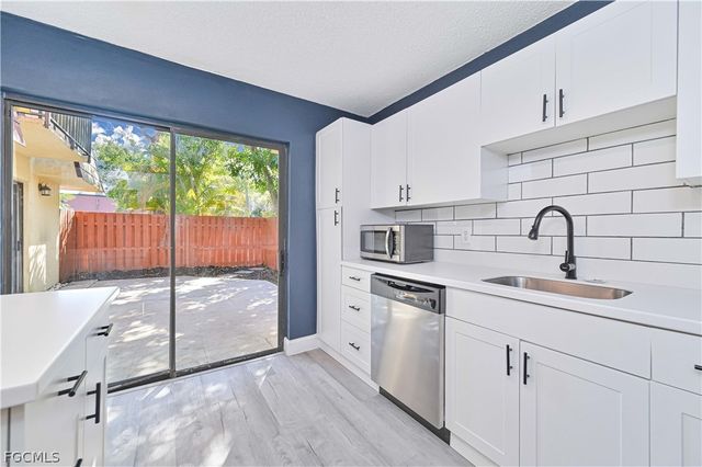 1520 Park Meadows DR 2, Fort Myers, FL 33907