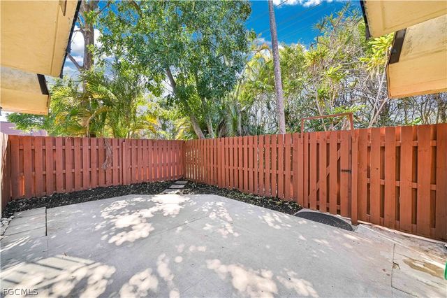 1520 Park Meadows DR 2, Fort Myers, FL 33907