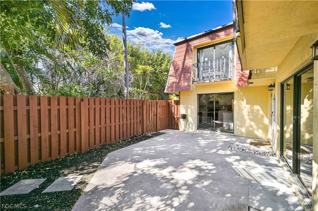 1520 Park Meadows DR 2, Fort Myers, FL 33907