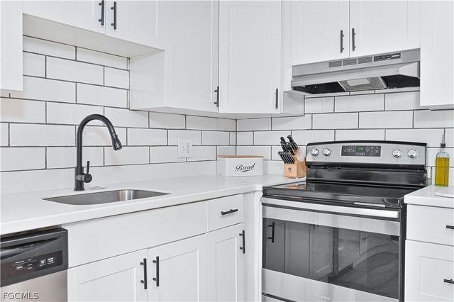 1520 Park Meadows DR 2, Fort Myers, FL 33907