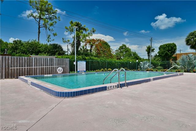 1520 Park Meadows DR 2, Fort Myers, FL 33907