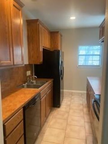 21206 Santa Monica Ave B, Lago Vista, TX 78645