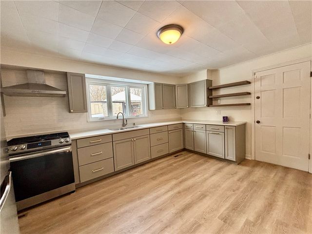 17 Case Avenue, Auburn, NY 13021