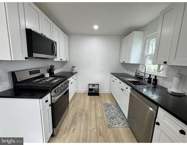 8 PANCOAST BLVD, Delran, NJ 08075