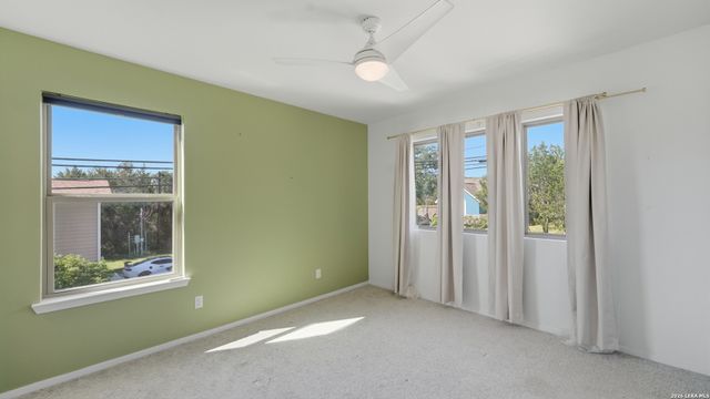 1198 GREEN HILL DR, Canyon Lake, TX 78133