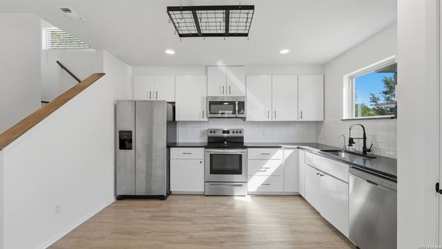 1198 GREEN HILL DR, Canyon Lake, TX 78133