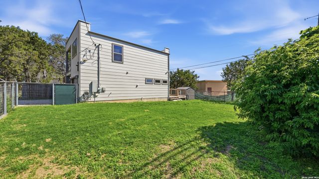 1198 GREEN HILL DR, Canyon Lake, TX 78133