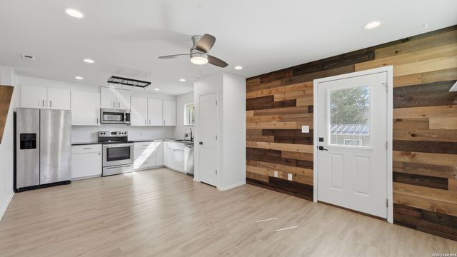 1198 GREEN HILL DR, Canyon Lake, TX 78133