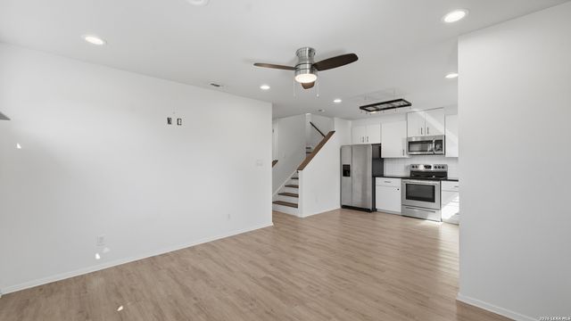 1198 GREEN HILL DR, Canyon Lake, TX 78133