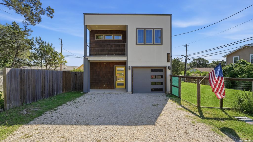 1198 GREEN HILL DR, Canyon Lake, TX 78133