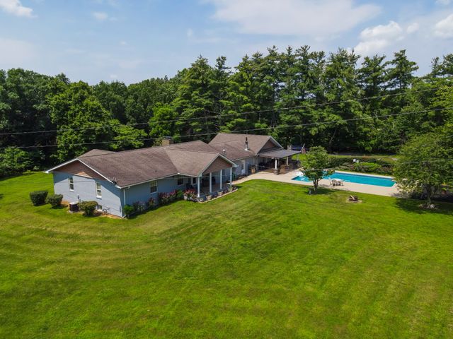 933 Airport Rd, Livingston, TN 38570