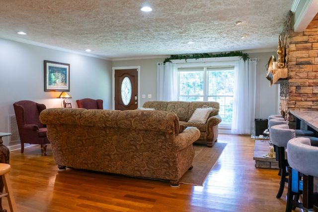 933 Airport Rd, Livingston, TN 38570