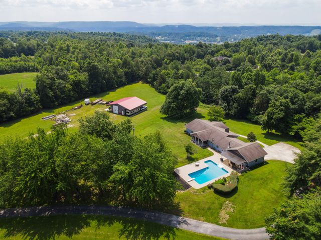 933 Airport Rd, Livingston, TN 38570