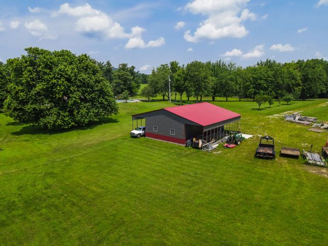 933 Airport Rd, Livingston, TN 38570