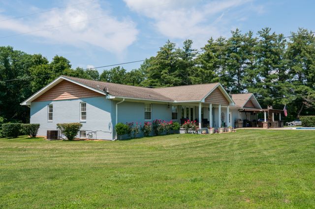 933 Airport Rd, Livingston, TN 38570