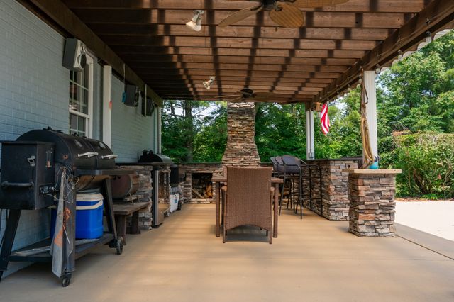 933 Airport Rd, Livingston, TN 38570