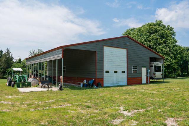 933 Airport Rd, Livingston, TN 38570