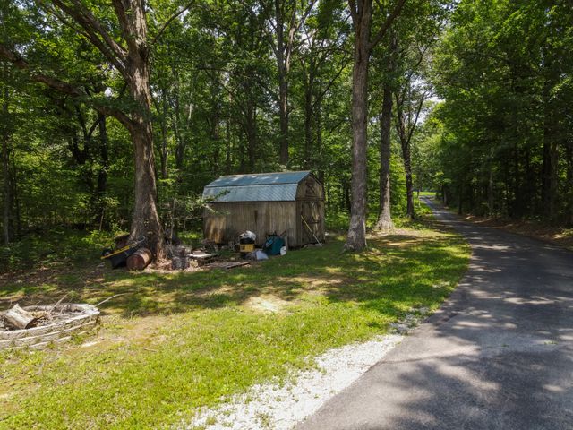 933 Airport Rd, Livingston, TN 38570