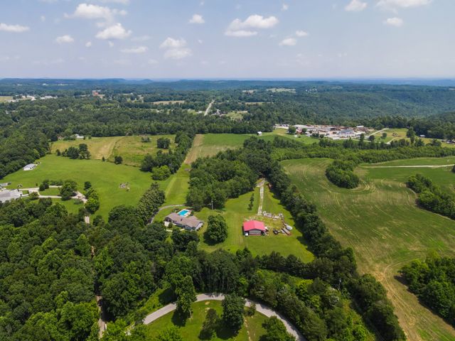 933 Airport Rd, Livingston, TN 38570