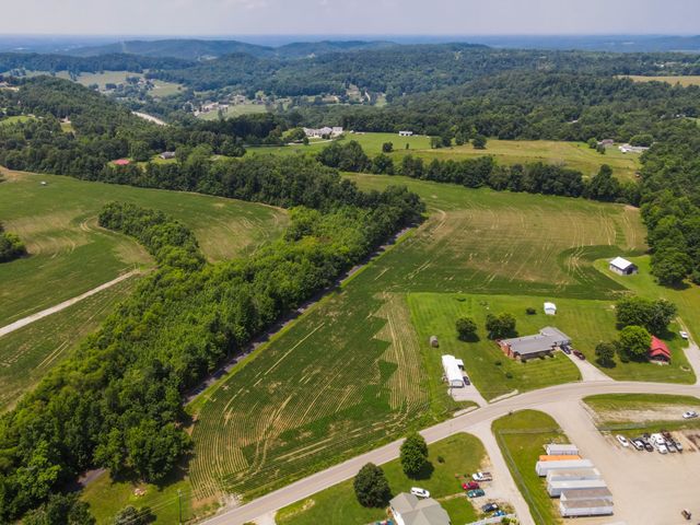 933 Airport Rd, Livingston, TN 38570