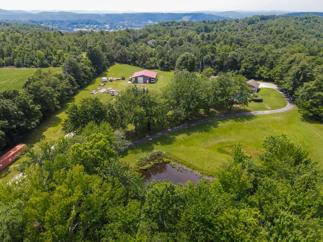 933 Airport Rd, Livingston, TN 38570