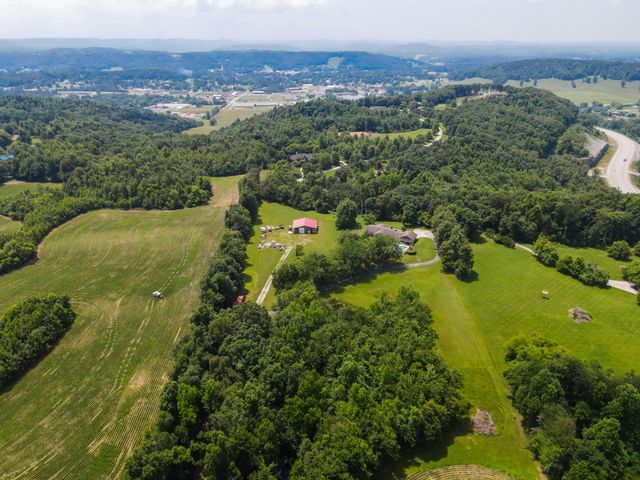 933 Airport Rd, Livingston, TN 38570