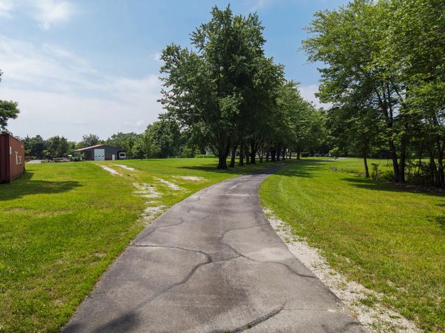 933 Airport Rd, Livingston, TN 38570