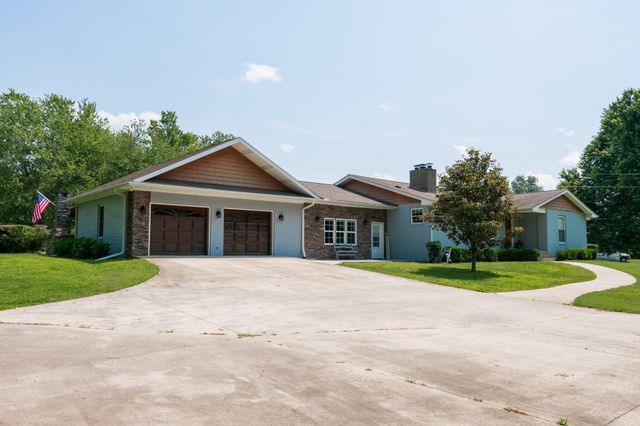 933 Airport Rd, Livingston, TN 38570