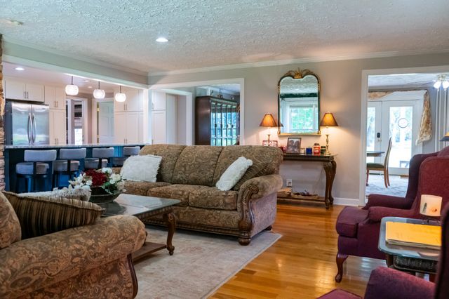 933 Airport Rd, Livingston, TN 38570