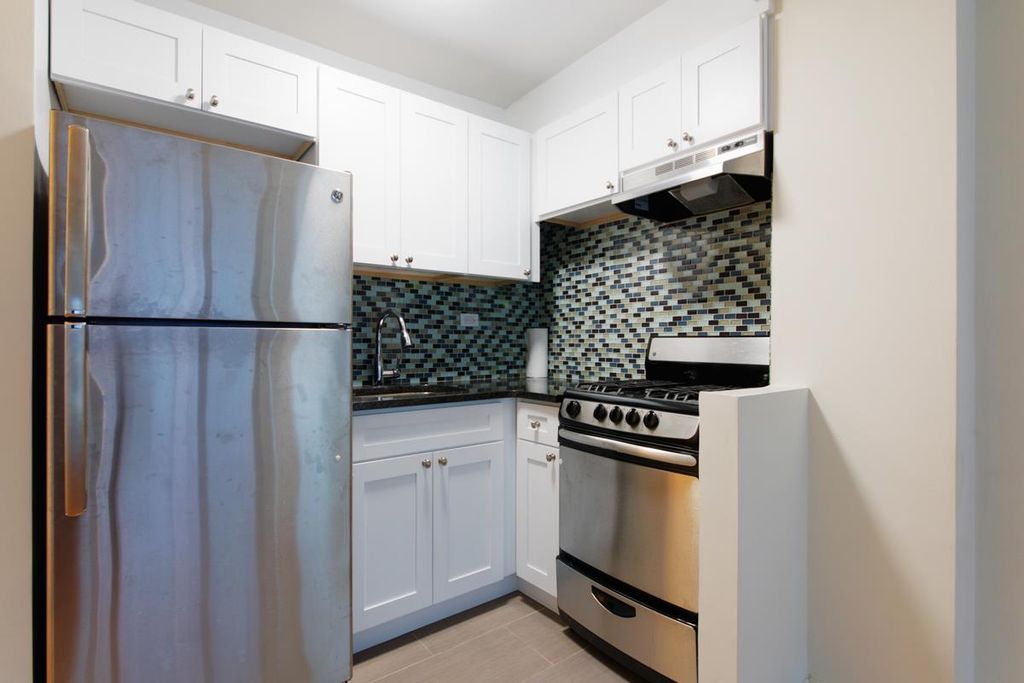 335 E 51st St Apt 8C, New York City, NY 10022