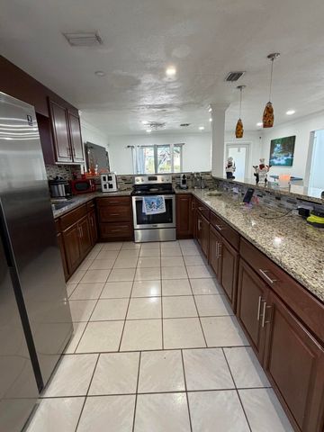 814 Colonial Road, West Palm Beach, FL 33405