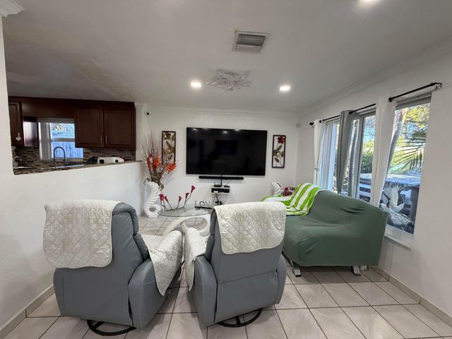 814 Colonial Road, West Palm Beach, FL 33405