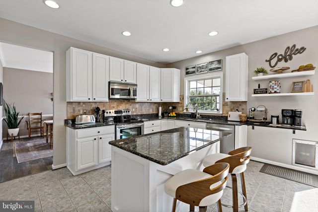 118 CARRIAGE DR, Harpers Ferry, WV 25425