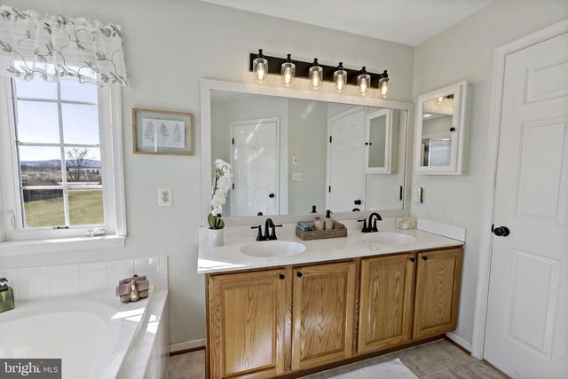 118 CARRIAGE DR, Harpers Ferry, WV 25425